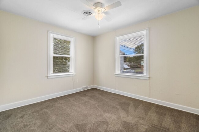 Building Photo - Portsmouth 2 bedroom -Ready Now