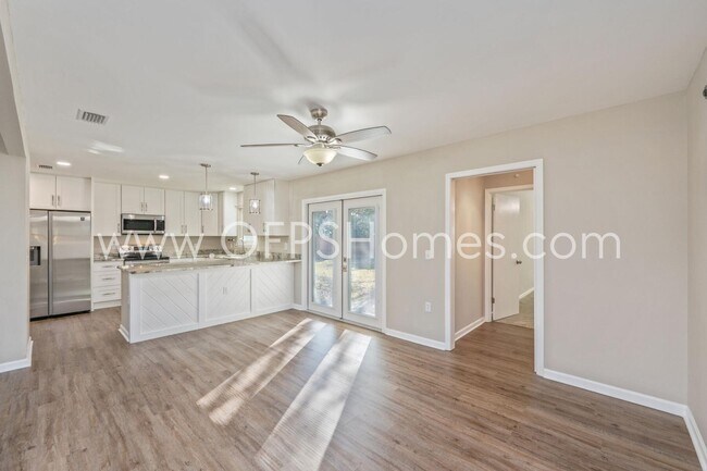 Building Photo - 606 Ironwood Dr