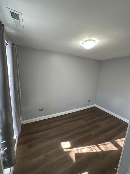 Building Photo - 2712 W 25th St