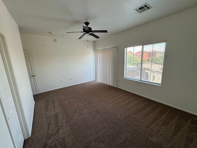 Building Photo - 4 Bedroom - 3.5 Bath Townhome in Gilbert