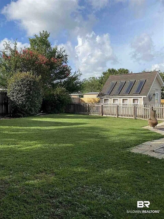 Building Photo - 106 Riveroaks Dr
