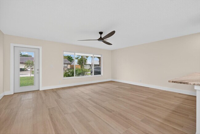 Building Photo - 8776 SE Sandy Ln