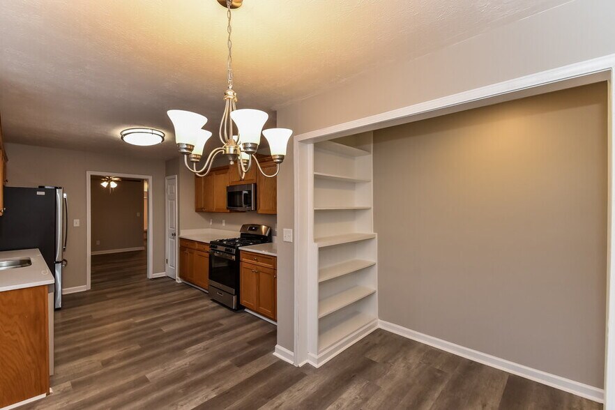 Building Photo - 6677 Birchwood Terrace