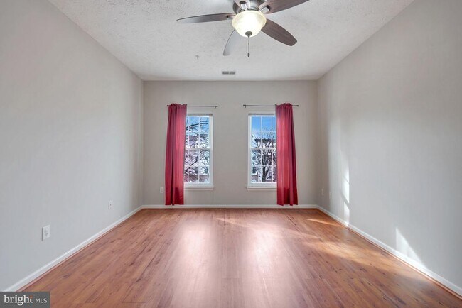 Building Photo - 2400 Chestnut Terrace Ct