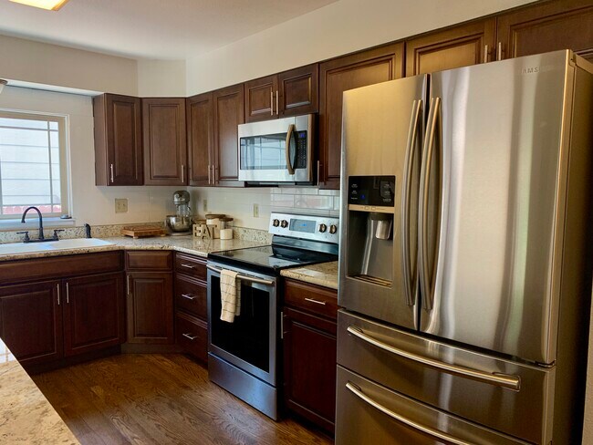 Building Photo - 3340 Richmond Dr