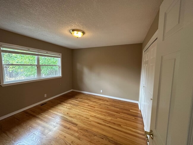 Building Photo - Perfect 4 Bed 2 Bath w/ Finished Basement ...