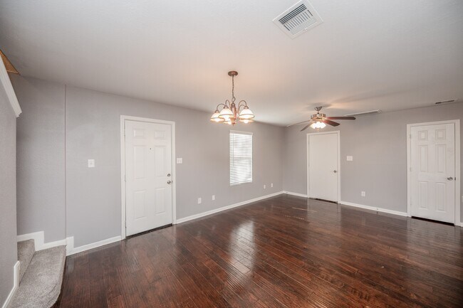 Building Photo - 1631 Dove Run