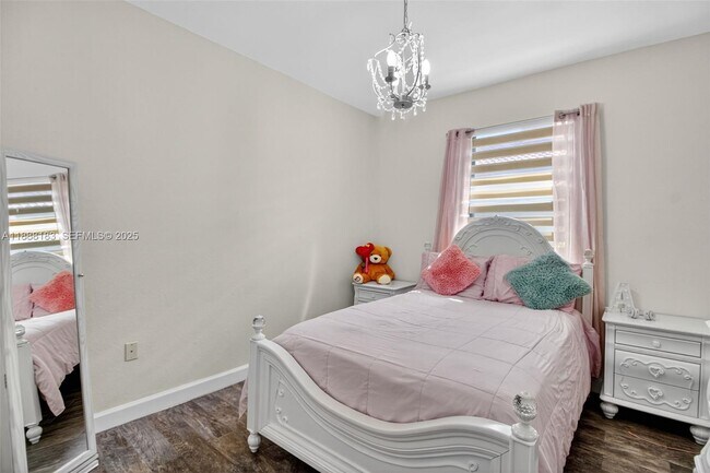 Building Photo - 3616 SE 2nd Dr