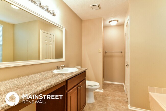 Building Photo - 8405 Maple Ridge Dr