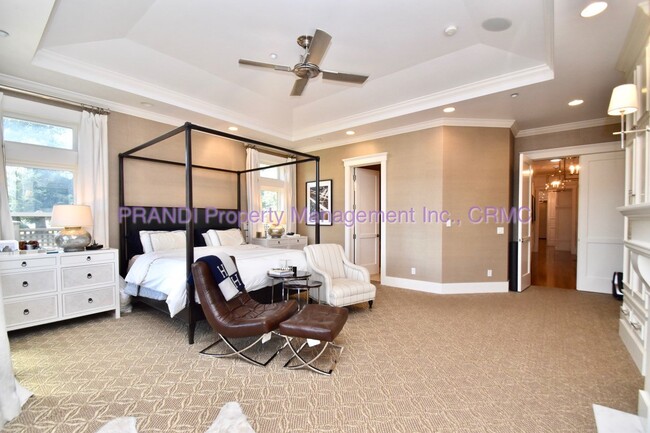 Building Photo - Available Now! Fabulous 4 Bedroom San Rafa...