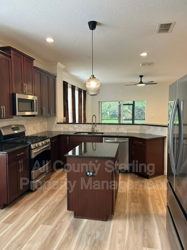 Building Photo - 184 Birchmont Dr
