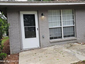 Building Photo - 227 Lawrence Rd