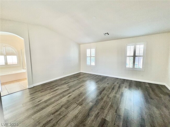 Building Photo - 5014 Tunnel Falls Dr