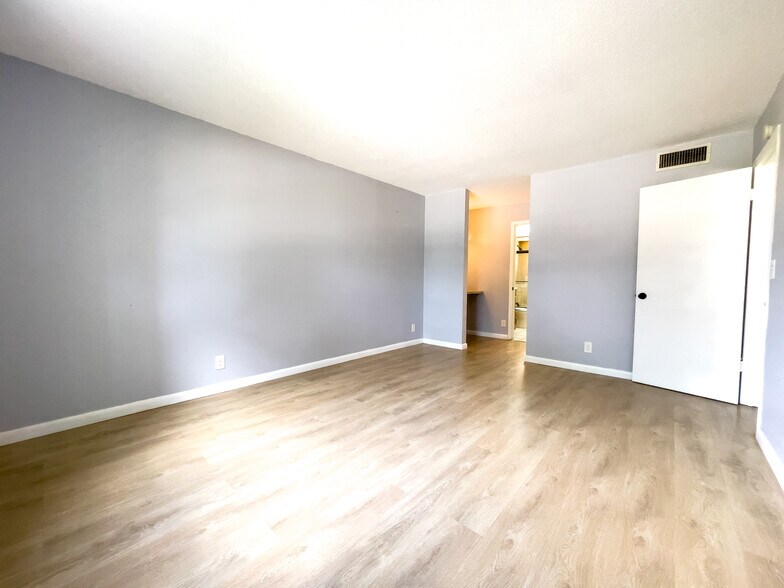 Building Photo - 2801 NW 47th Ter