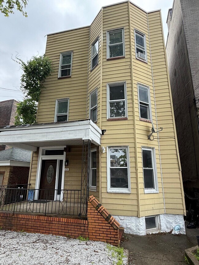 Primary Photo - 476 Gregory Ave
