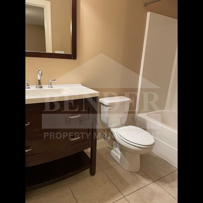 Building Photo - BEAUTIFUL TOWNHOME IN THE CITY