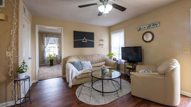 Building Photo - Hardy Manor Apartment Homes