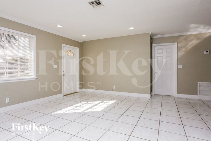 Building Photo - 7209 SW 3rd Ct