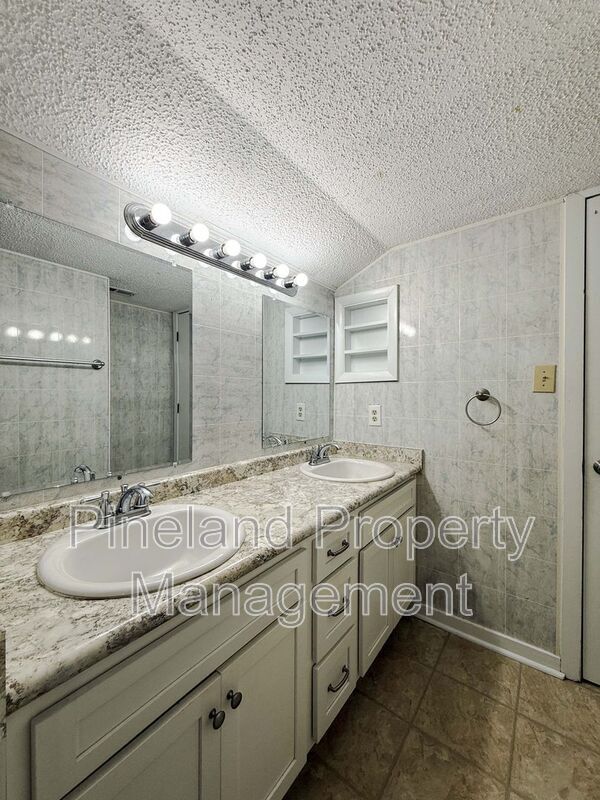 Building Photo - 321 Watergap Dr
