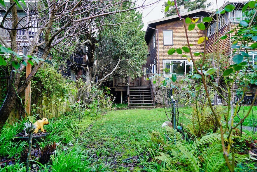 Building Photo - 2836 Derby St