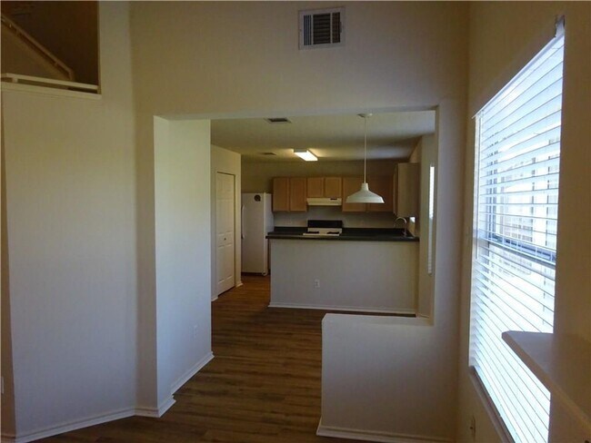 Building Photo - Grand 3 Bedroom 2.5 Bath Home On Larger Corner Lot