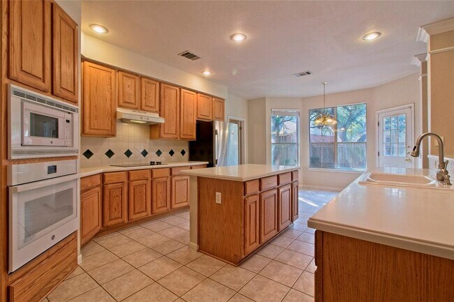 Building Photo - 8212 Fern Bluff Ave