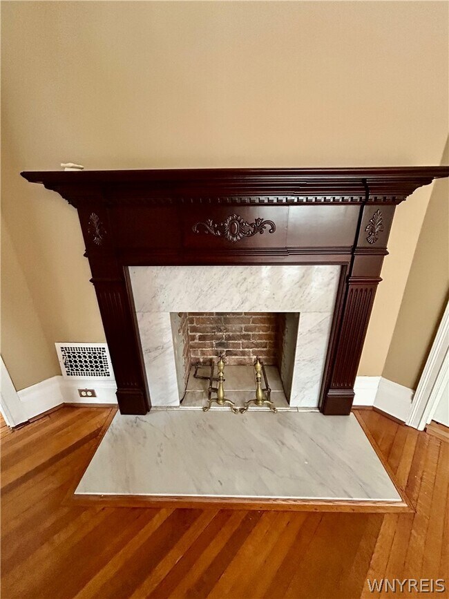 Building Photo - 38 Oakland Pl