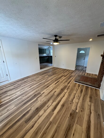 Building Photo - 807 Pine Ave