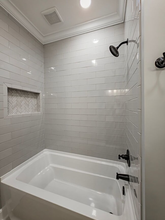 Building Photo - 807 Cherokee Ave