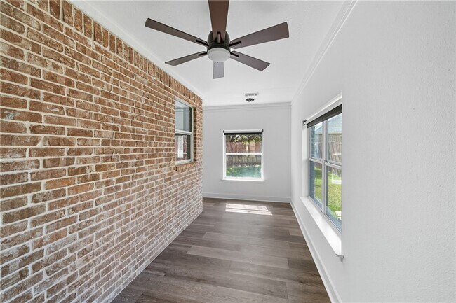 Building Photo - 8426 Alison Ave