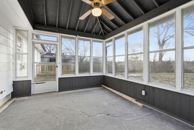 Building Photo - Renovated 3 Bedroom | 2 Full Bath Home