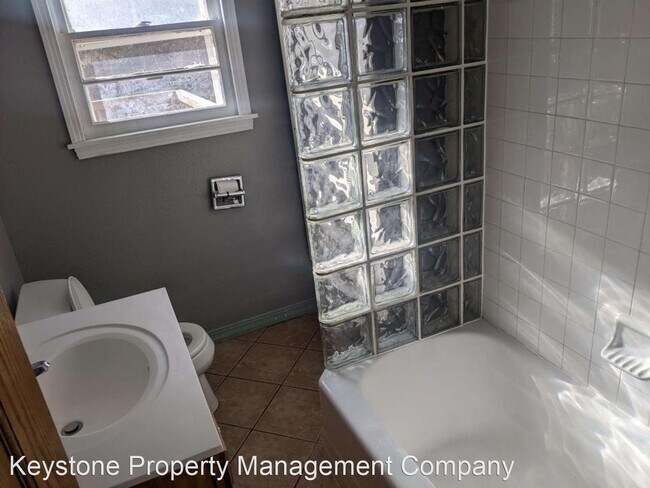 Building Photo - 3 br, 1.5 bath House - 1923 E. Court Street