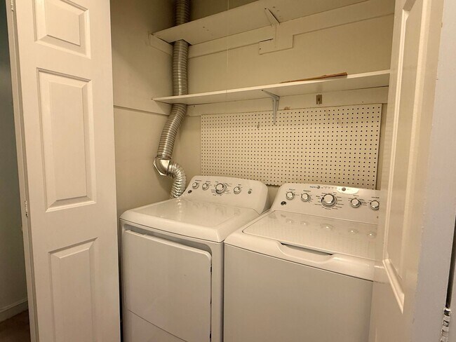 Building Photo - 71 Oak Knoll Dr