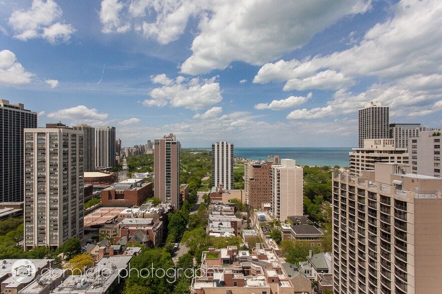 Primary Photo - 1415 N Dearborn St