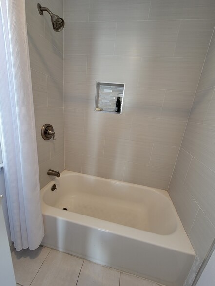 Building Photo - 575 Villa Real