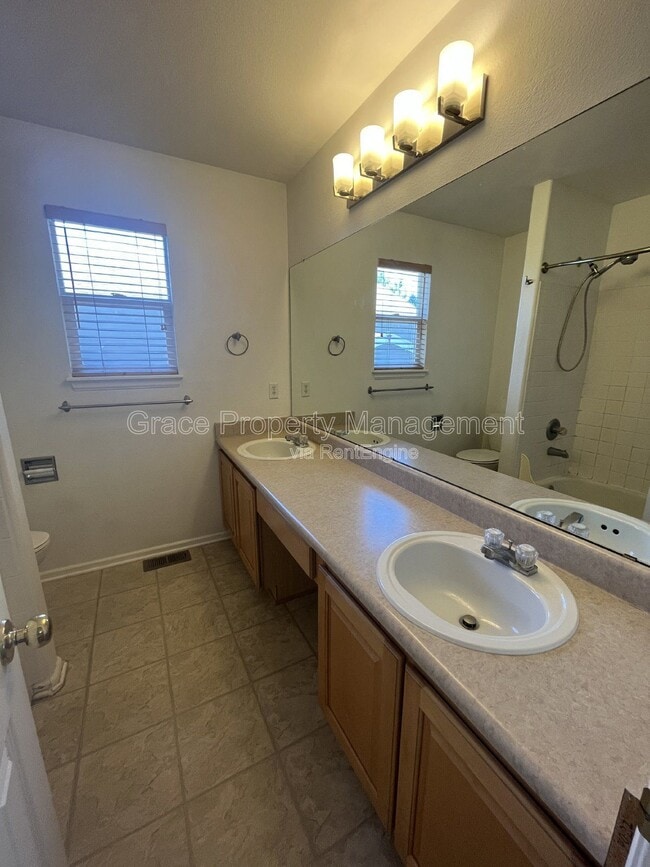 Building Photo - 5337 S Killarney St