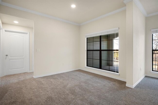 Building Photo - 501 E Stassney Ln