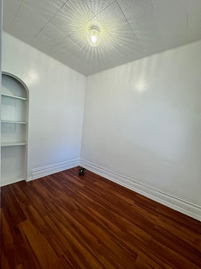 Building Photo - 2409 S Spaulding Ave