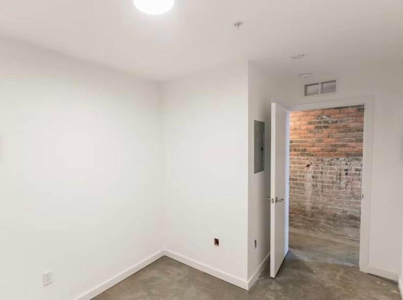 Building Photo - 207 E Baltimore Ave