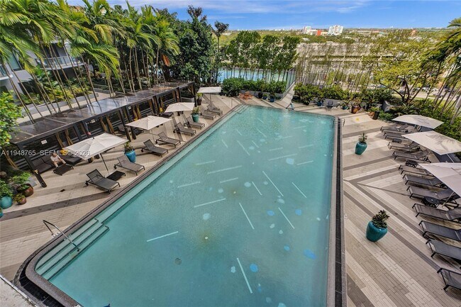 Building Photo - 121 NE 34th St