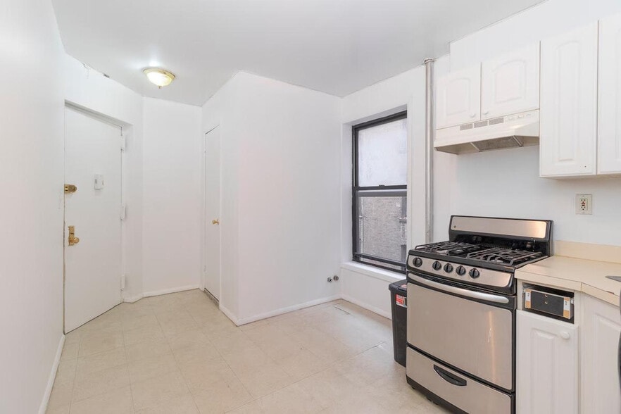 Building Photo - 1805 1st Ave