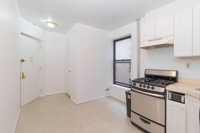 Building Photo - 1805 1st Ave