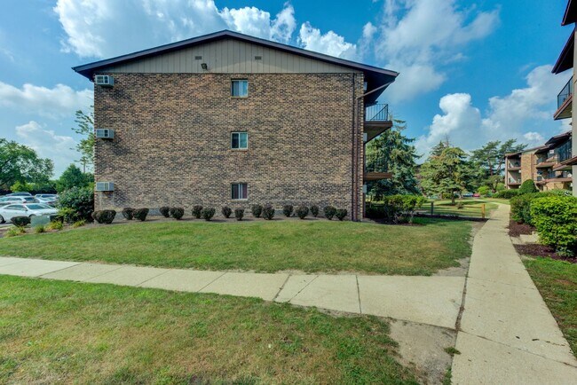 Building Photo - 8108 Waterbury Ct