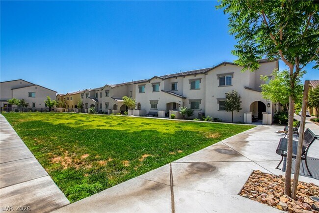 Building Photo - 825 Star Estates Ave