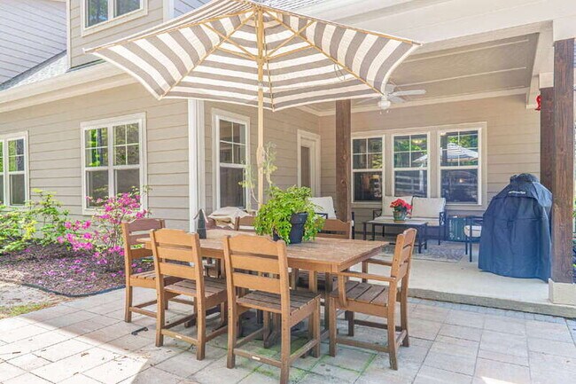 Building Photo - 156 Lakeview Dr