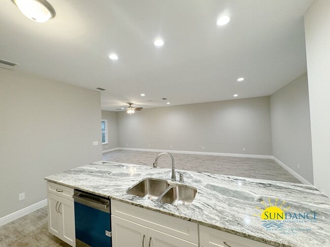 Building Photo - Stunning Centrally Located, a MUST see!