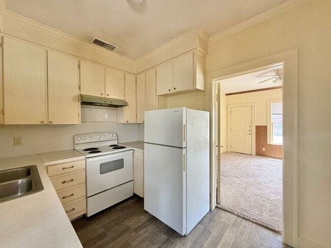 Building Photo - Charming Downtown Living in Tyler! 1 Bedroom 1 Bath! Available Now!