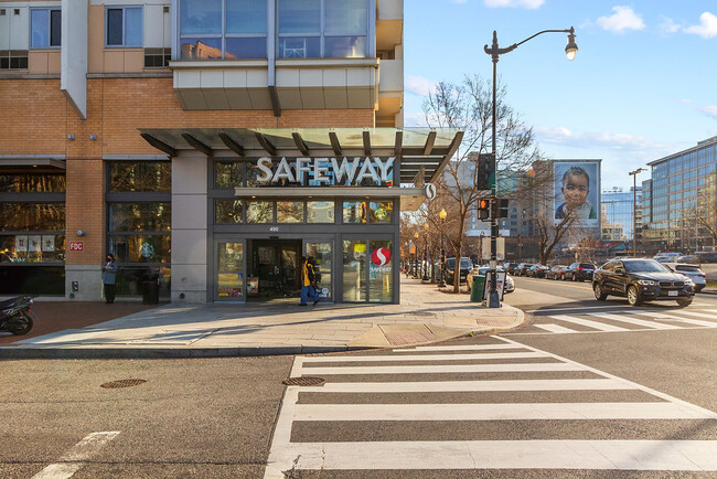 Building Photo - 460 New York Ave NW