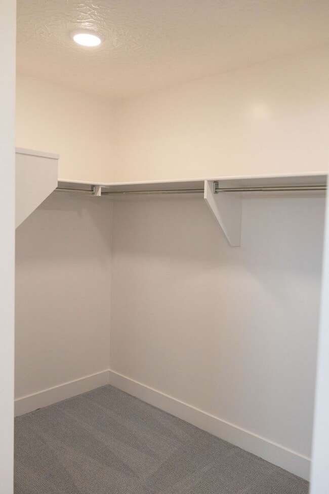 Building Photo - Spacious 4-Bed Home in Sage Canyon - Small Pet Friendly