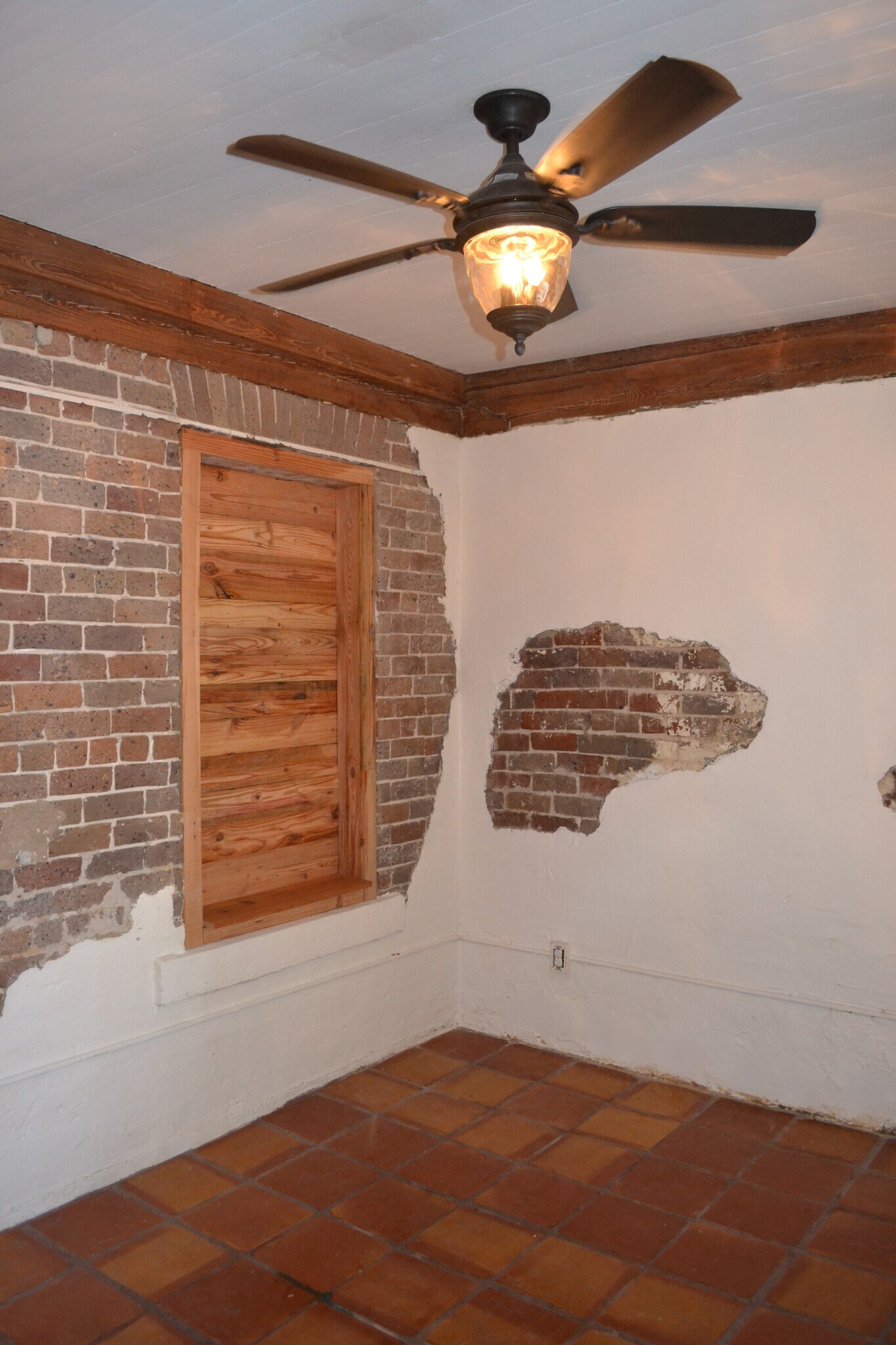 Building Photo - 203 W Waldburg St